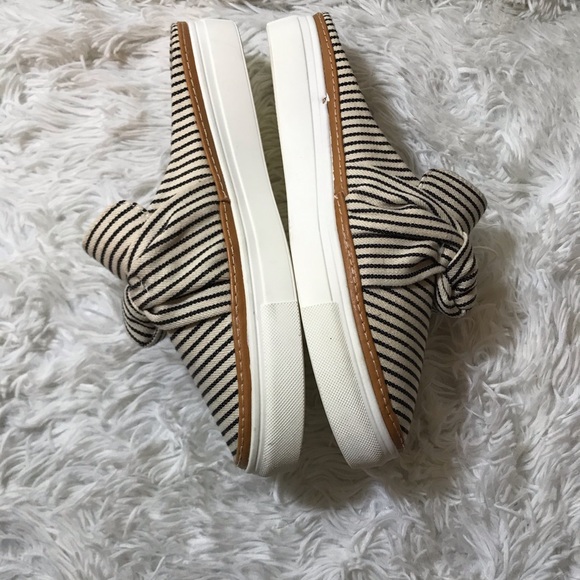 Adorable Slip On Flats - Picture 3 of 7